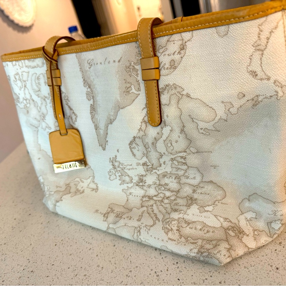 Elegant Cream and Tan Women’s Bag